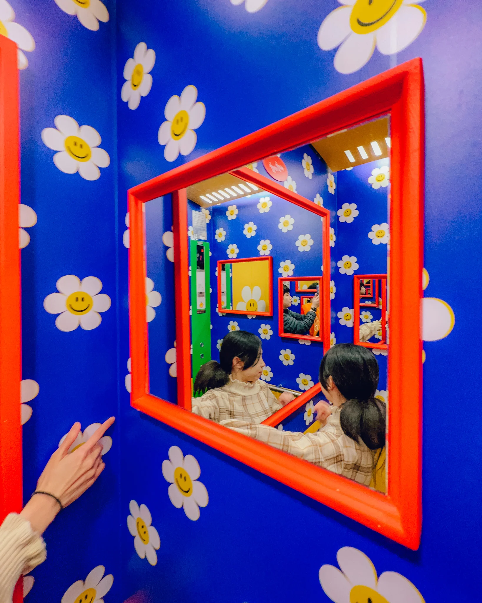 Wiggle Wiggle Zip: A Colorful and Whimsical Shopping Experience in