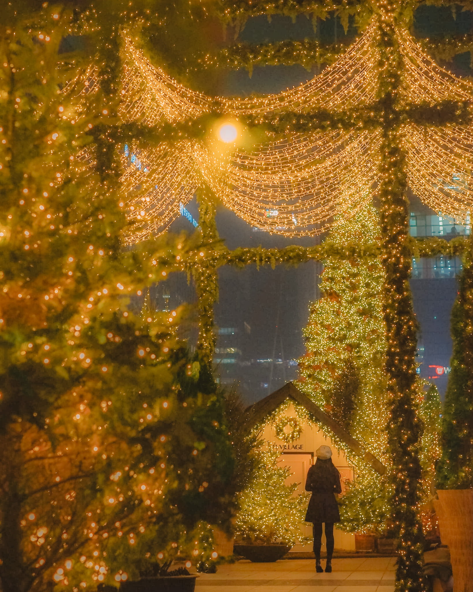 Louis Vuitton's 12-story Christmas tree on the Fifth Avenue is a modern  spectacle